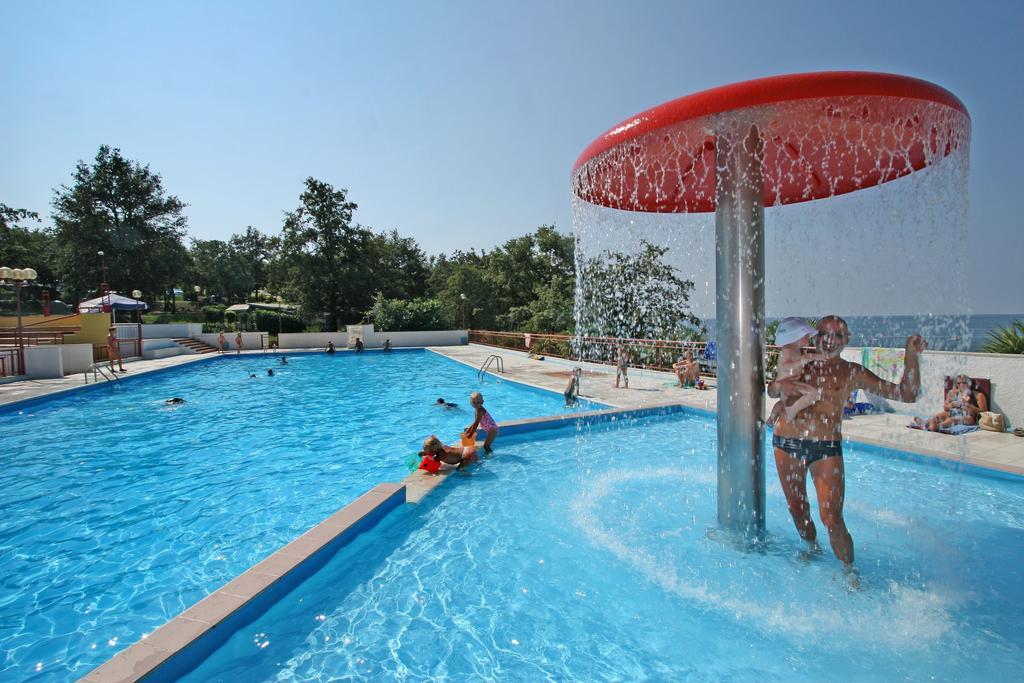 Mobile Homes Comfort Capri Bijela Uvala Mugeba Экстерьер фото