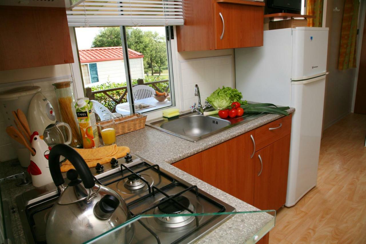 Mobile Homes Comfort Capri Bijela Uvala Mugeba Экстерьер фото